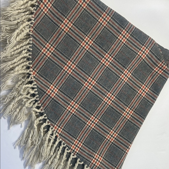 Handmade wool poncho/cape - Picture 3 of 6